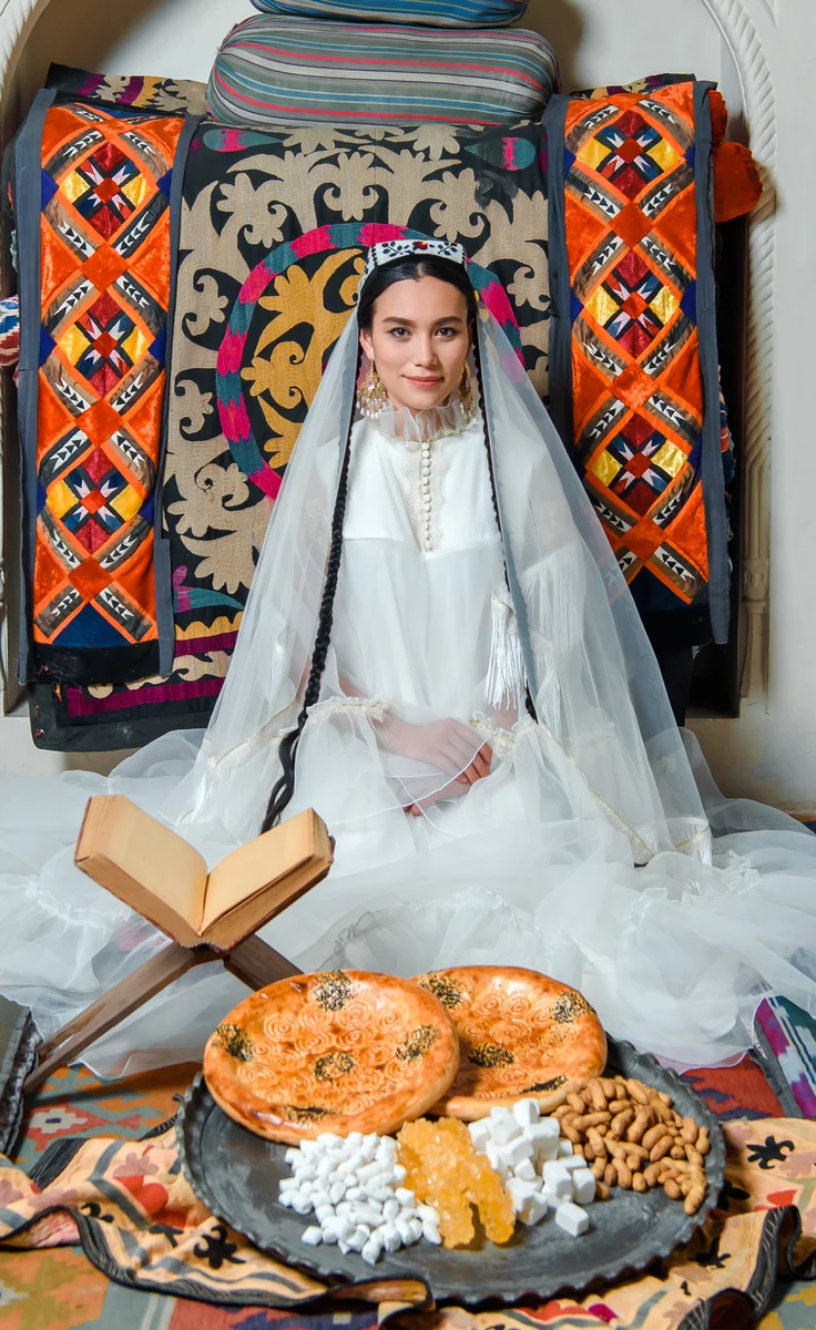 Узбекский салам. Самарканд келин салом. Узбекский национальный наряд невесты Ташкент. Узбекская свадьба. Узбекский свадебный наряд.