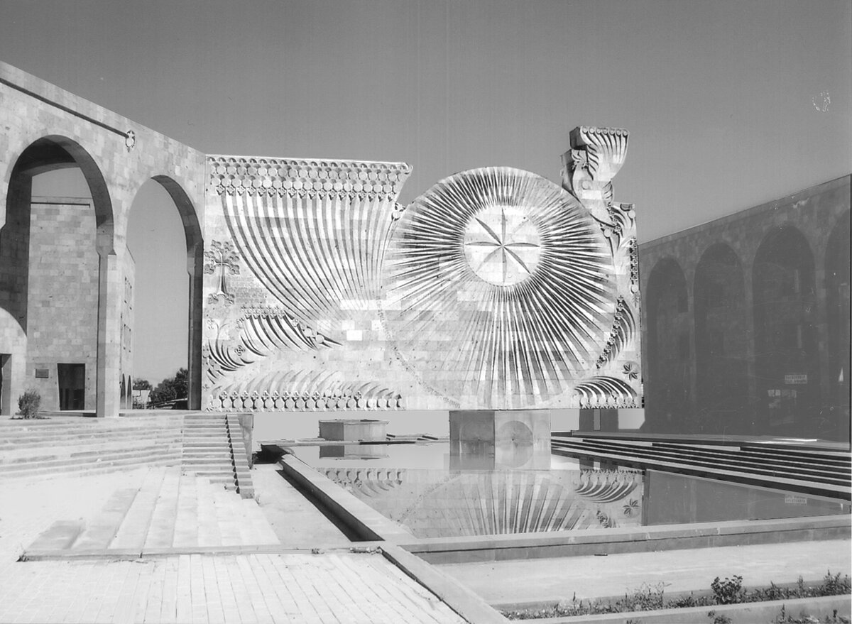 Мемориал жертвам землетрясения в Спитаке, который я видел в 2018 году.