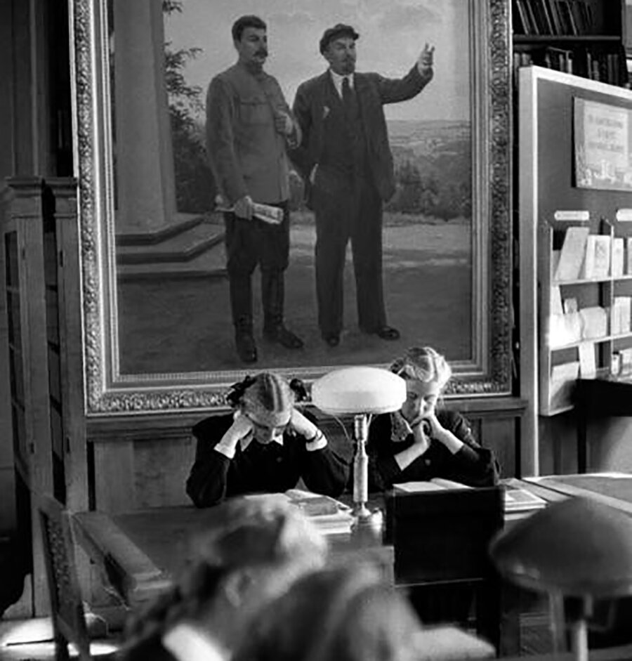 В библиотеке имени Ленина 50-е годы