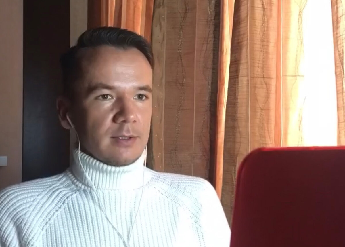 Я тоже бывает много работаю и иногда забываю уделять время любимой.