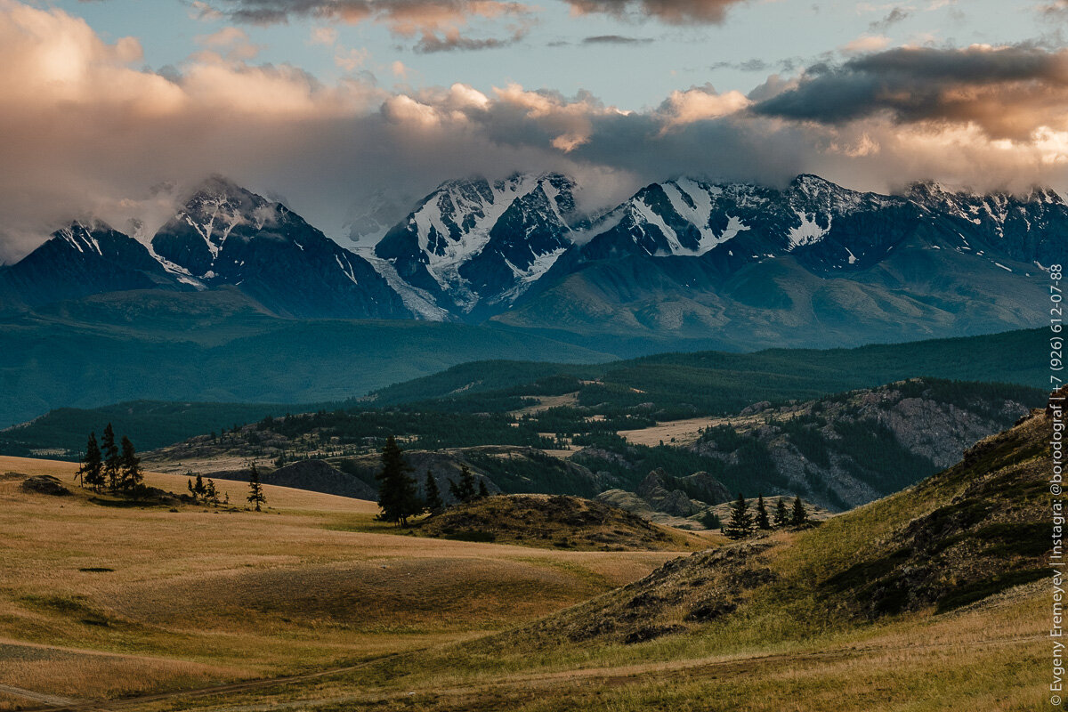 Рассвет в Курайской степи. Это была наша первая ночевка, конечно же спонтанная.
