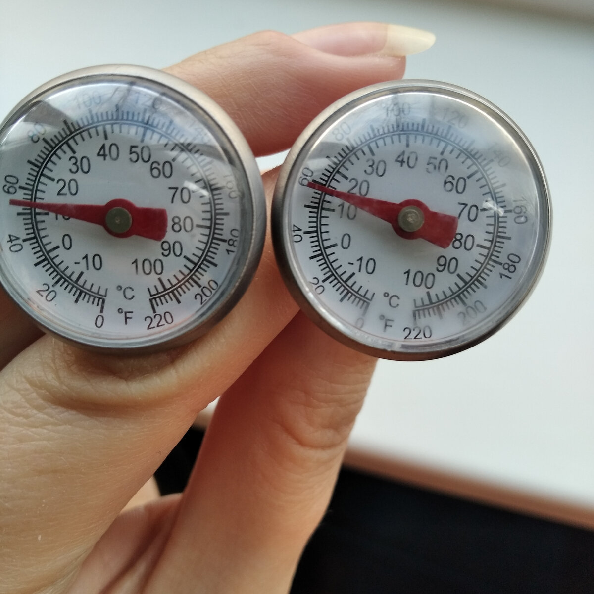 У меня есть вот такие градусники, оень выручают