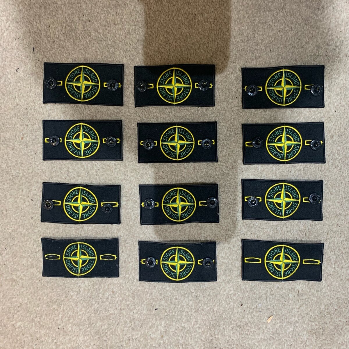 Патч стоник. Stone Island флаг. Stone Island прикол. Ковер Stone Island. Стон Айленд прикол.