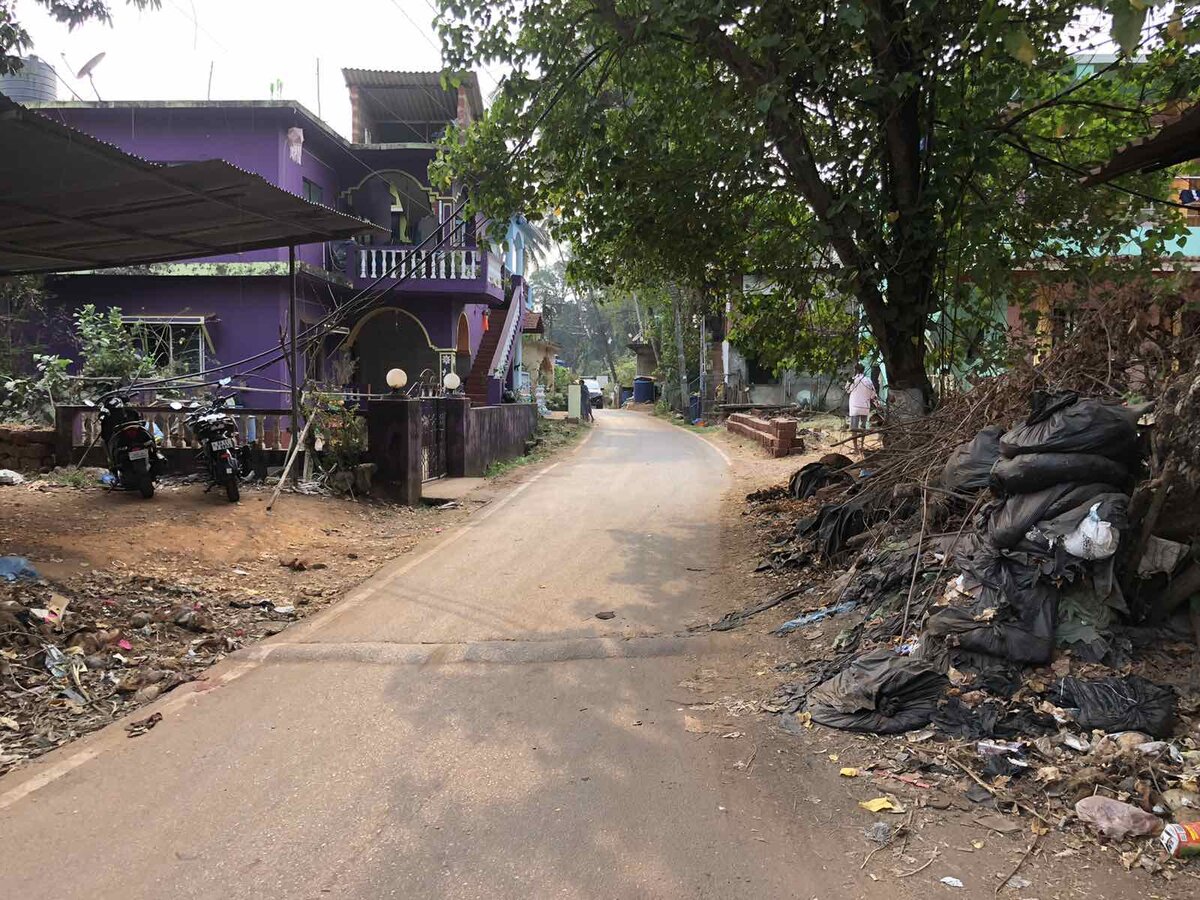 Вот такая деревня. Улица  в Арамболе. 