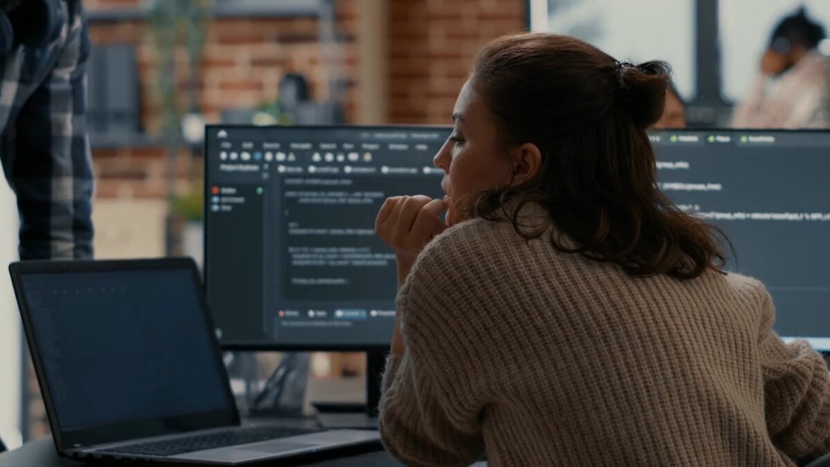 Трейдер принимает решение.