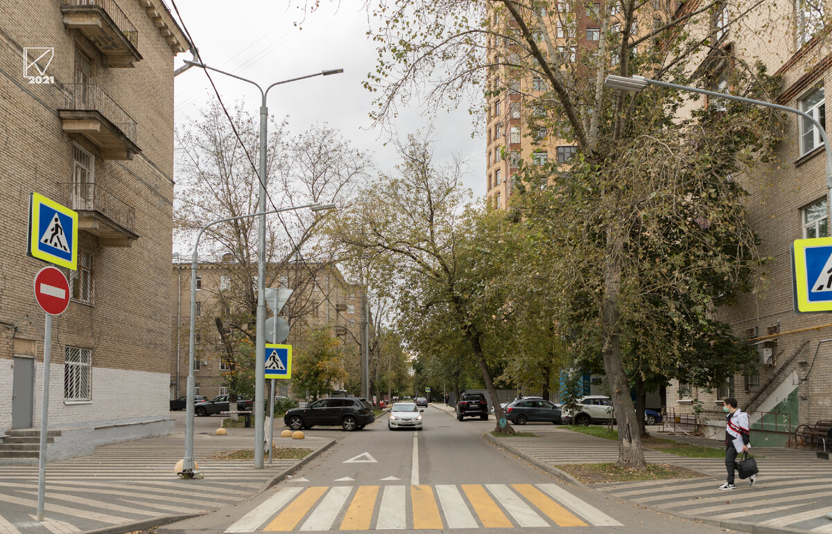 Общий вид в сторону улицы Константина Царёва. Позади -- Дубосековская улица. 16.09.2021