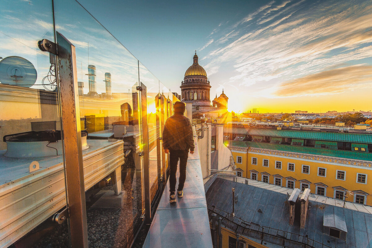 Прогулки по питеру. Крыши Санкт-Петербурга экскурсии. Экскурсии по крышам Санкт Петербург руферы. Крыши Питера экскурсия. Крыши Петербурга экскурсии.