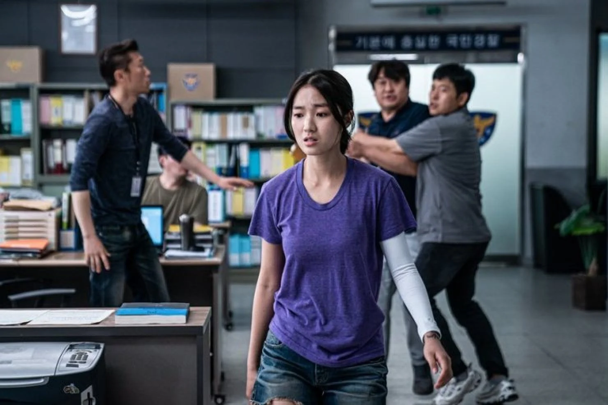 Ким Хе Юн в кадре из фильма «Девушка на бульдозере». 