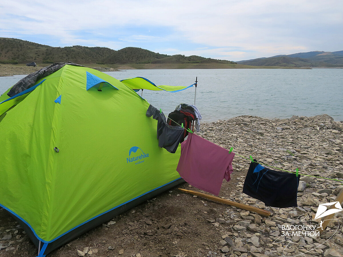 На Чиркейском водохранилище. Трекинговые палочки тут пригодились