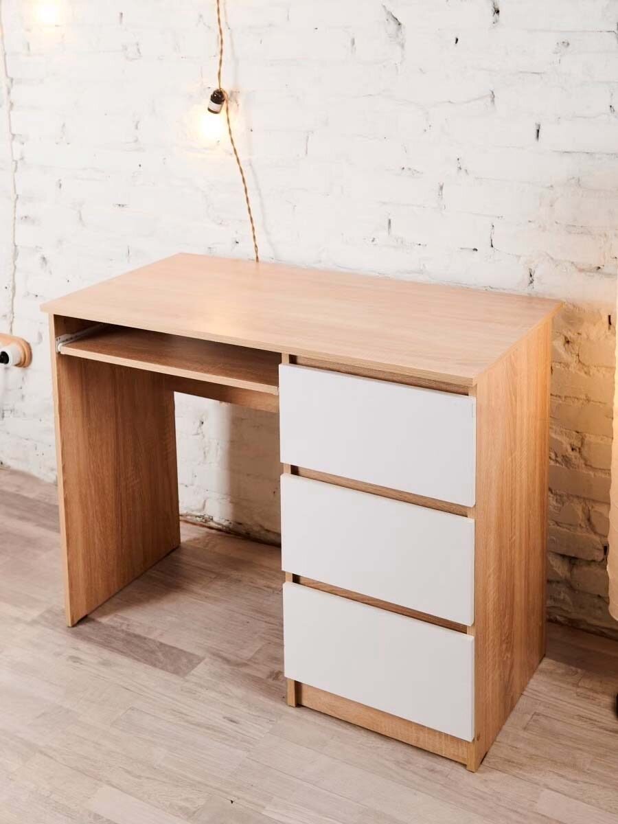 Письменный стол в цвете 