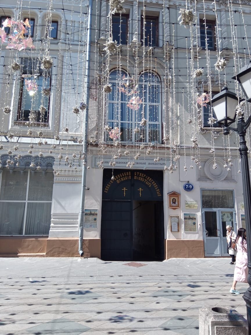 Вход в монастырь