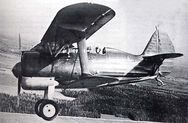 И-15бис показали себя неважными бойцами на Халхин-Голе, время их прошло. С июля они, в основном, несли охрану аэродромов, но, как выясняется, могли применяться и для ночных действий (если бы это понадобилось). 