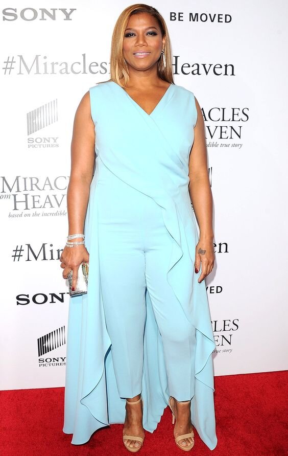 V-образный вырез облегчает верхнюю часть тела