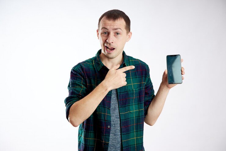 - Надь, а почему тебе звонят какие-то мужики? - Сергей уставился на ...