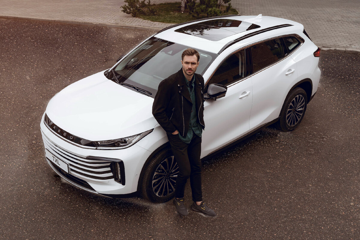 Панорамный люк площадью более 1 квадратного метра придаёт автомобилю представительский вид. 