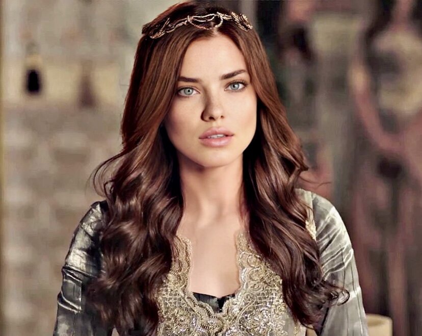 Элиф Хатун в юные годы.