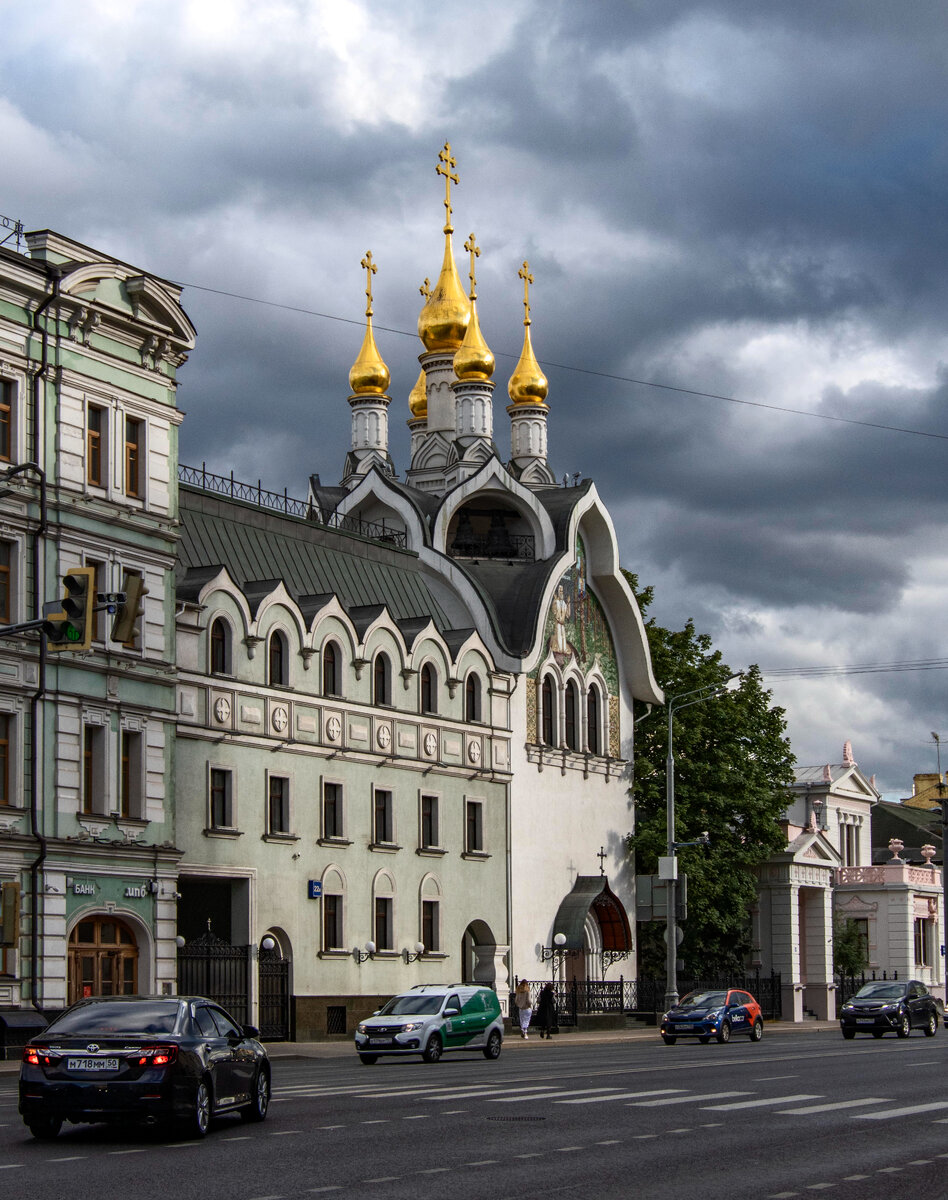 До Сухаревки минут 5 - 10. Прижился храм на проспекте Мира. Строили "бетонное чудо", не так давно. 