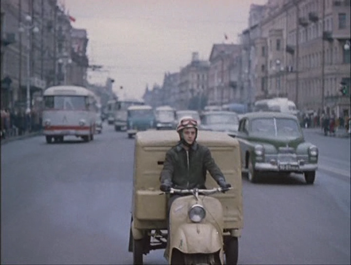  Люсьена Овчинникова очень боялась сниматься в этом фильме. И все из - за Олега Ефремова. Она робела перед ним, ведь он — Ефремов! Тот самый Ефремов, который основал "Современник"!-13