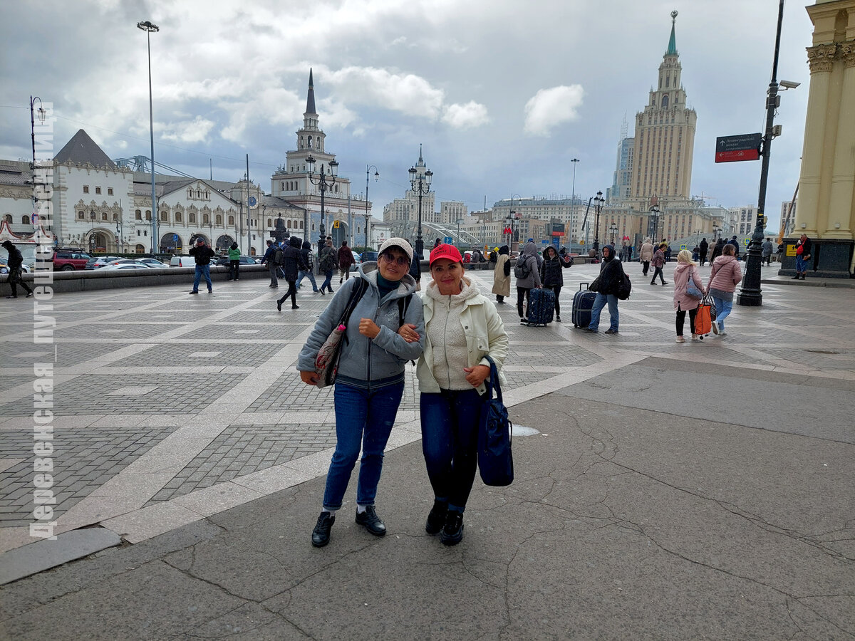 один поезд идет из москвы в петербург