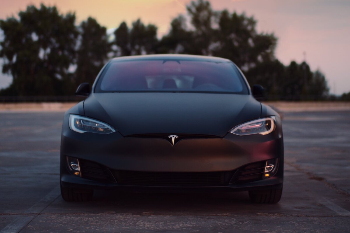     Как тебе такое, Илон Маск: в России хотят ввести бесплатный проезд по платным трассам для электрокаров