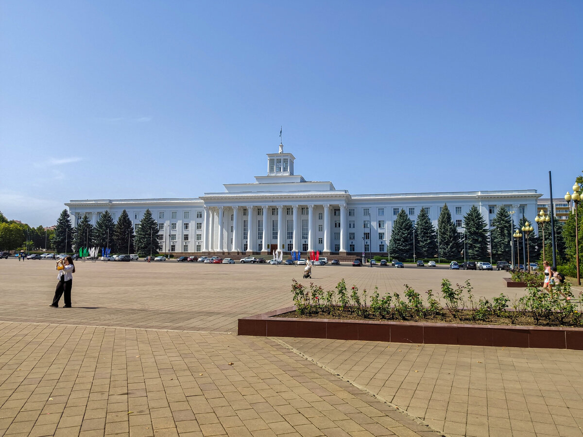 Нальчик достопримечательности фото с описанием. Нальчик площадь. Площадь КБР. КБР площадь согласия. Парк столетия КБР.