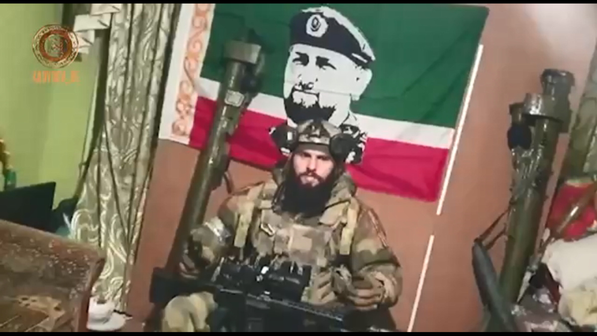 Сколько чеченцев в украине. Командир чеченского спецназа на Украине Хусейн Межидов. Межидов Хусейн командир батальона.