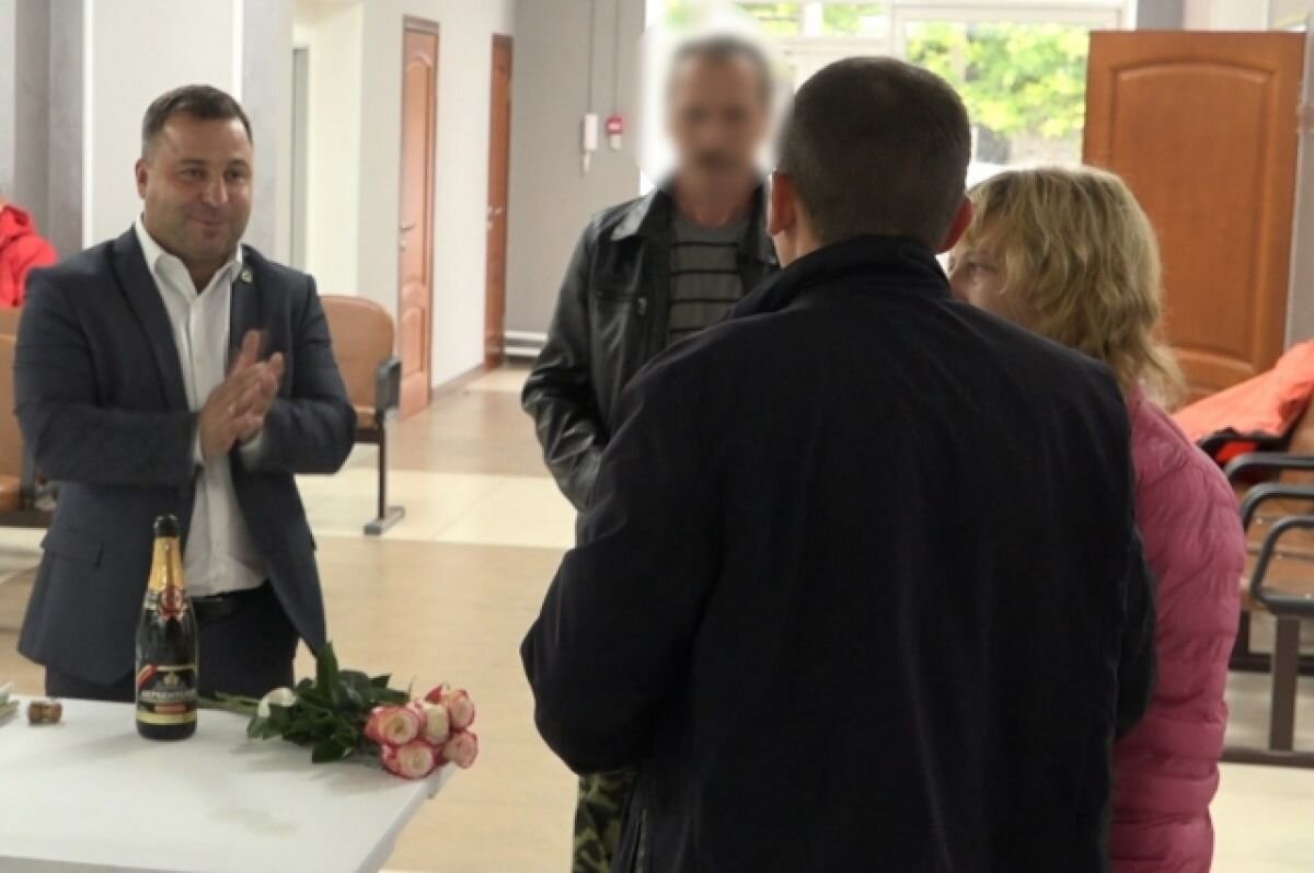    Под Воронежем парень отправился в войска сразу после регистрации брака