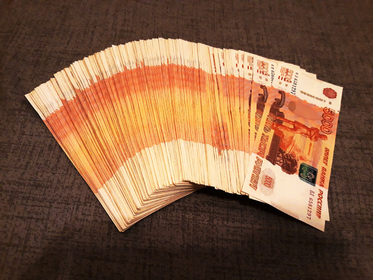 Это деньги, которые я отдал за свою вторую квартиру-студию