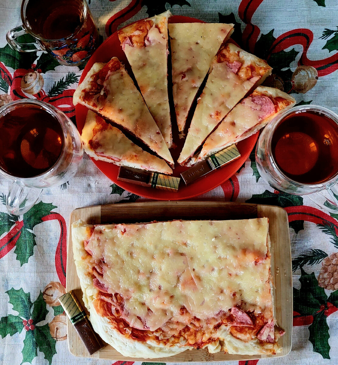 Завтрак был вкусняшечной пиццей. Предметник из меня не очень, руку на фото набить не успела. 