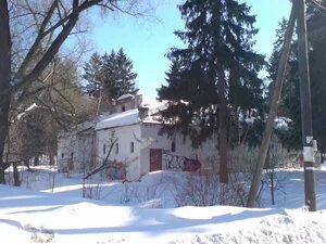 Клуб радиоцентра. Там крутили кино, была библиотека, работали кружки для детей.