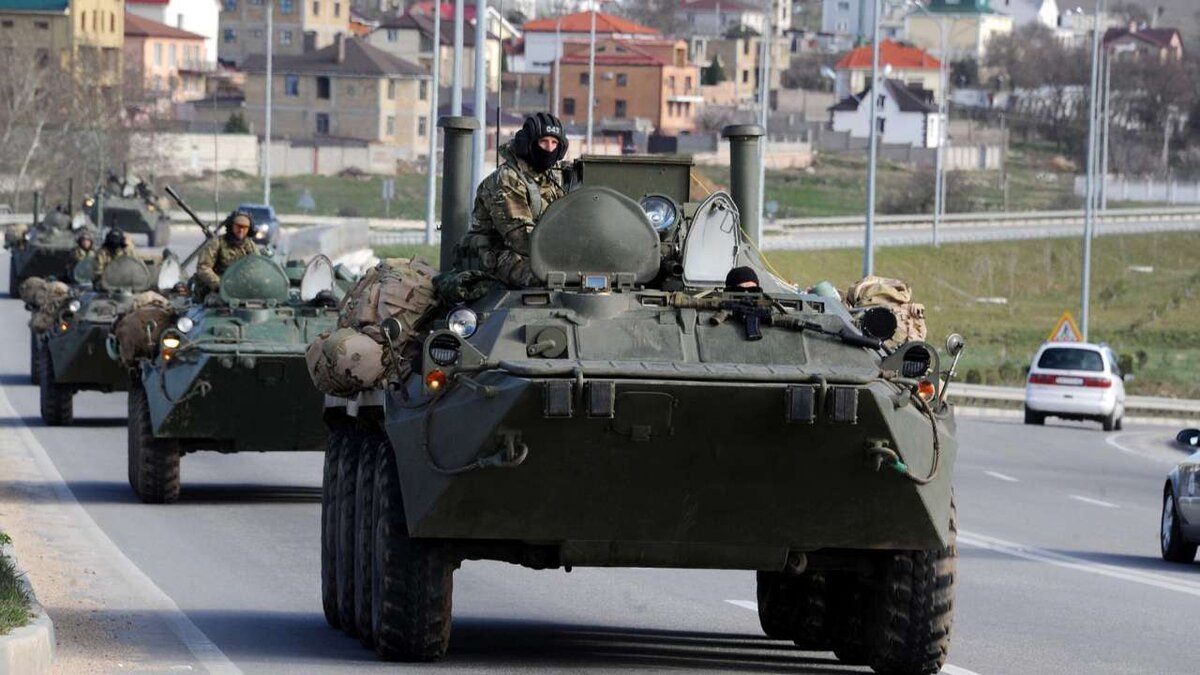    В четырех регионах России – ЛНР, ДНР, Херсонской и Запорожской областях – с 20 октября начнет действовать военное положение.