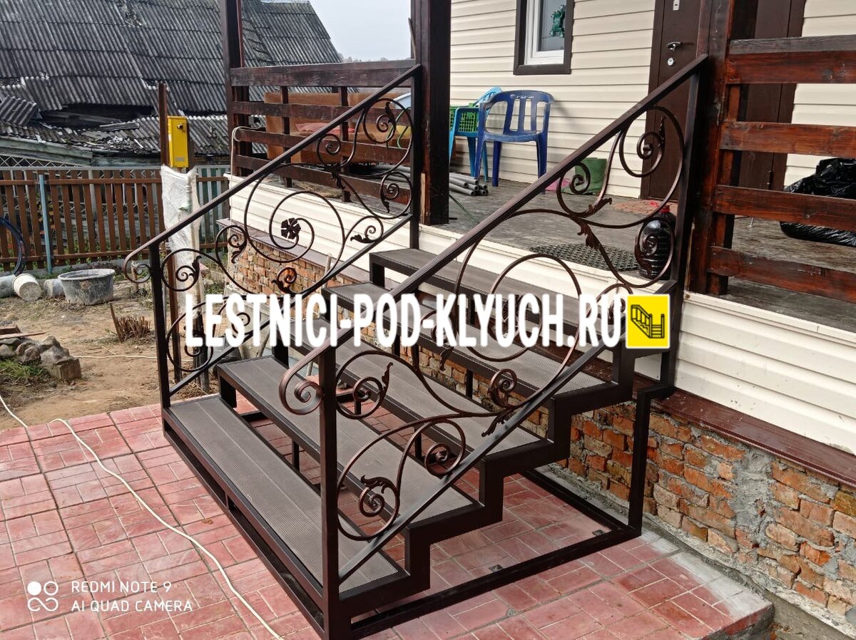 Принимаем звонки: пн-вс с 8:00 до 21:00 (8 499 490-72-90). Электронная почта: info@lestnici-pod-klyuch.ru