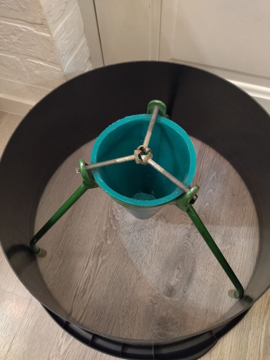 КОЛЬЦО ОТ 60-ЛИТРОВОГО ВЕДРА. Фото автора.