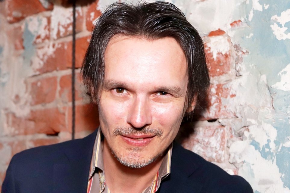     «У меня нет «муси-пуси», но я душевный отец»: Влад Сташевский рассказал о воспитании сыновей