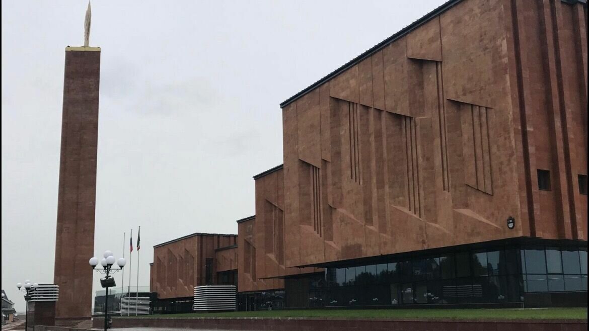     Организаторы и команда «заботы» тематических вечеринок и БДСМ-клуба в Казани проводят свои встречи в стенах Национальной библиотека Татарстана. Об этом пишет Telegram-канал «Тупой татарский пиарщик».