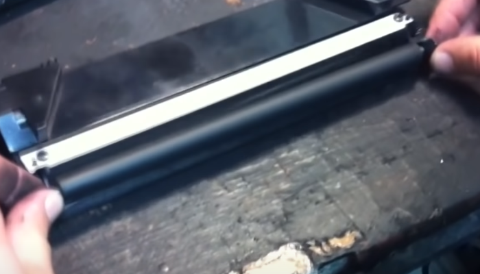 Фото 16. Снимаем пластиковую крышку 