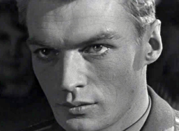 Николай Олялин в дебютной роли. Фото: кадр фильма "Дни лётные"