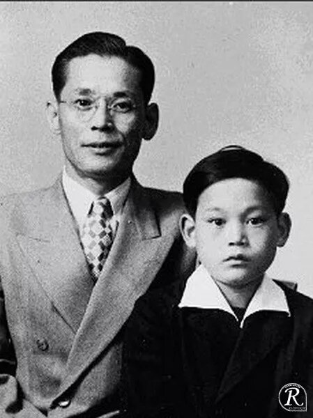 Ли Бен Чхоль  и его младший сын Ли Гон Хи.