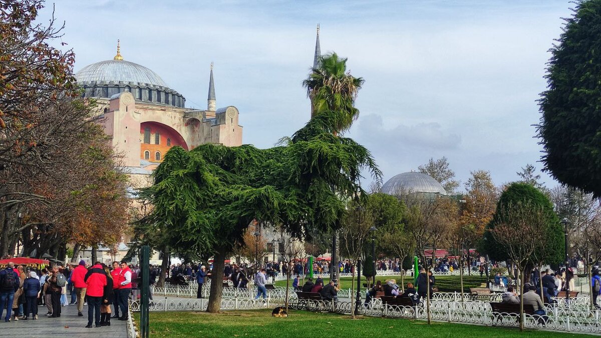 Недалеко от площади Султанахмет. Фото автора. 