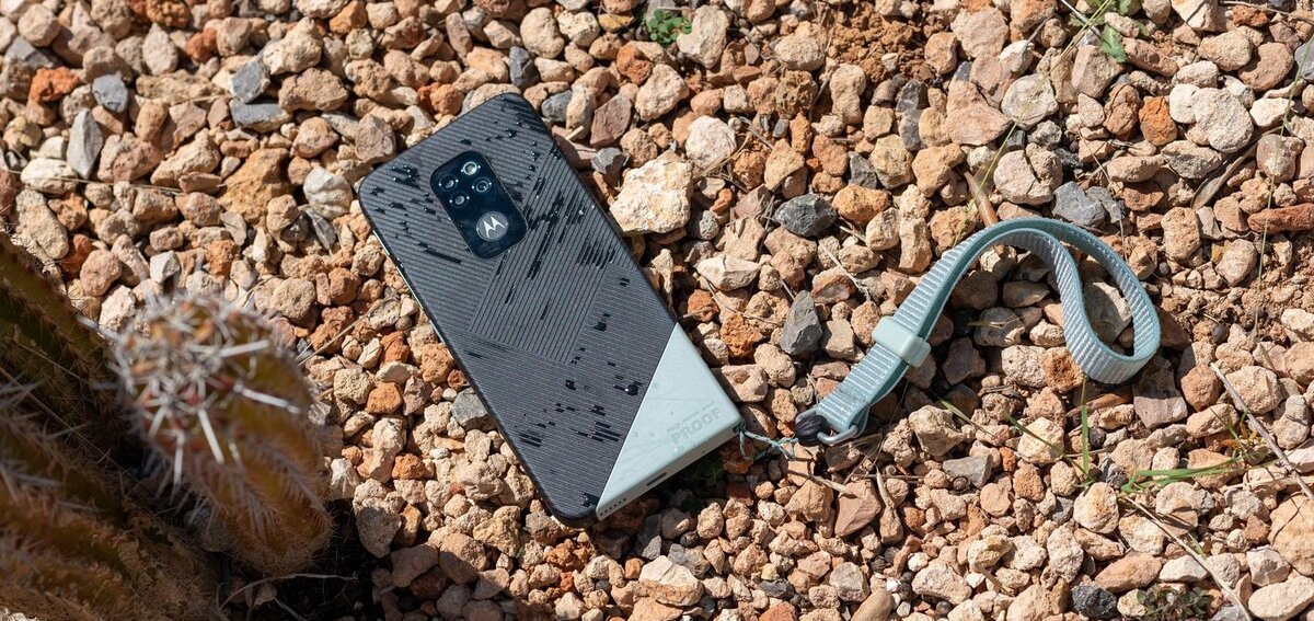 смартфон Motorola Defy (2021)