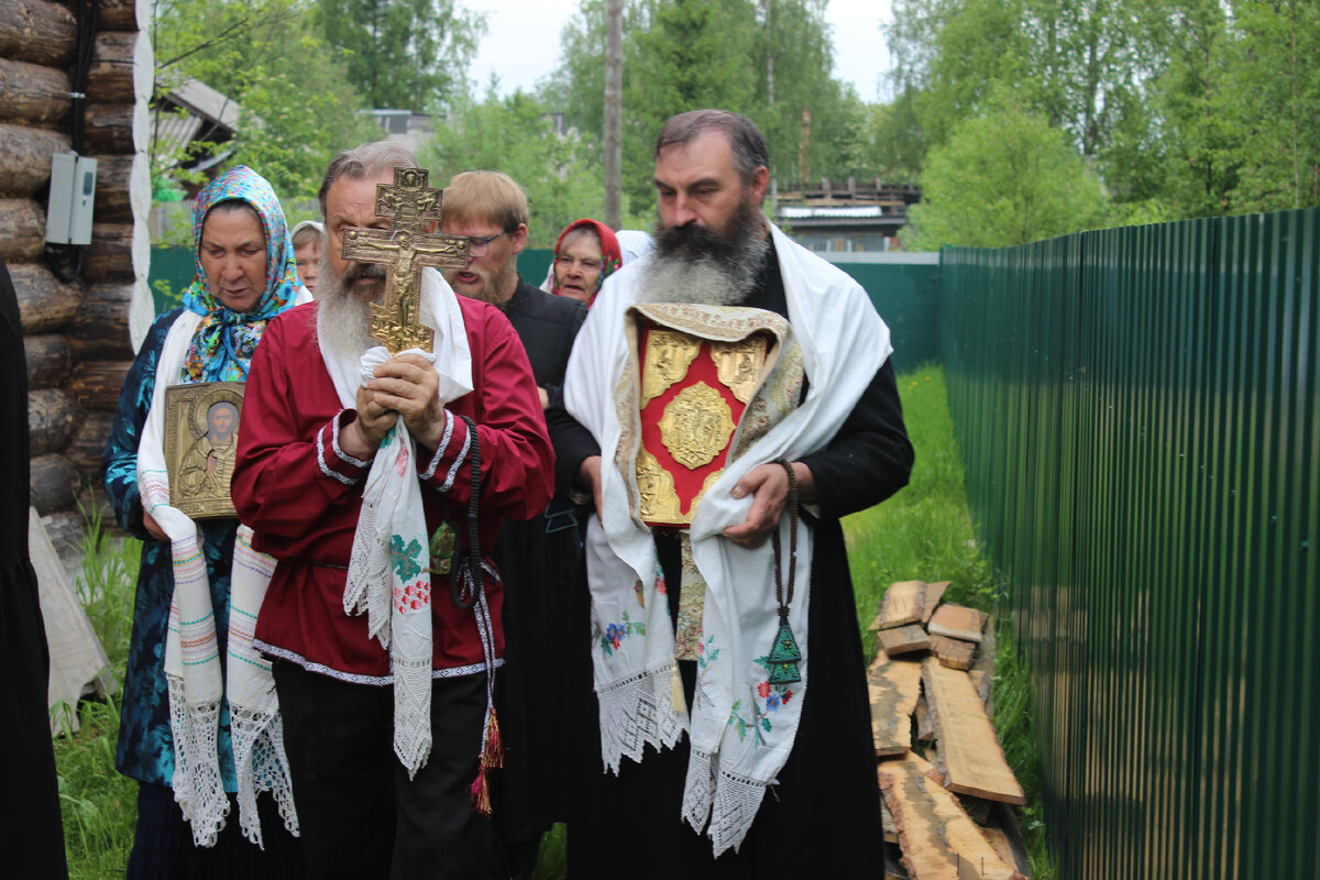 Кто живет в церкви.