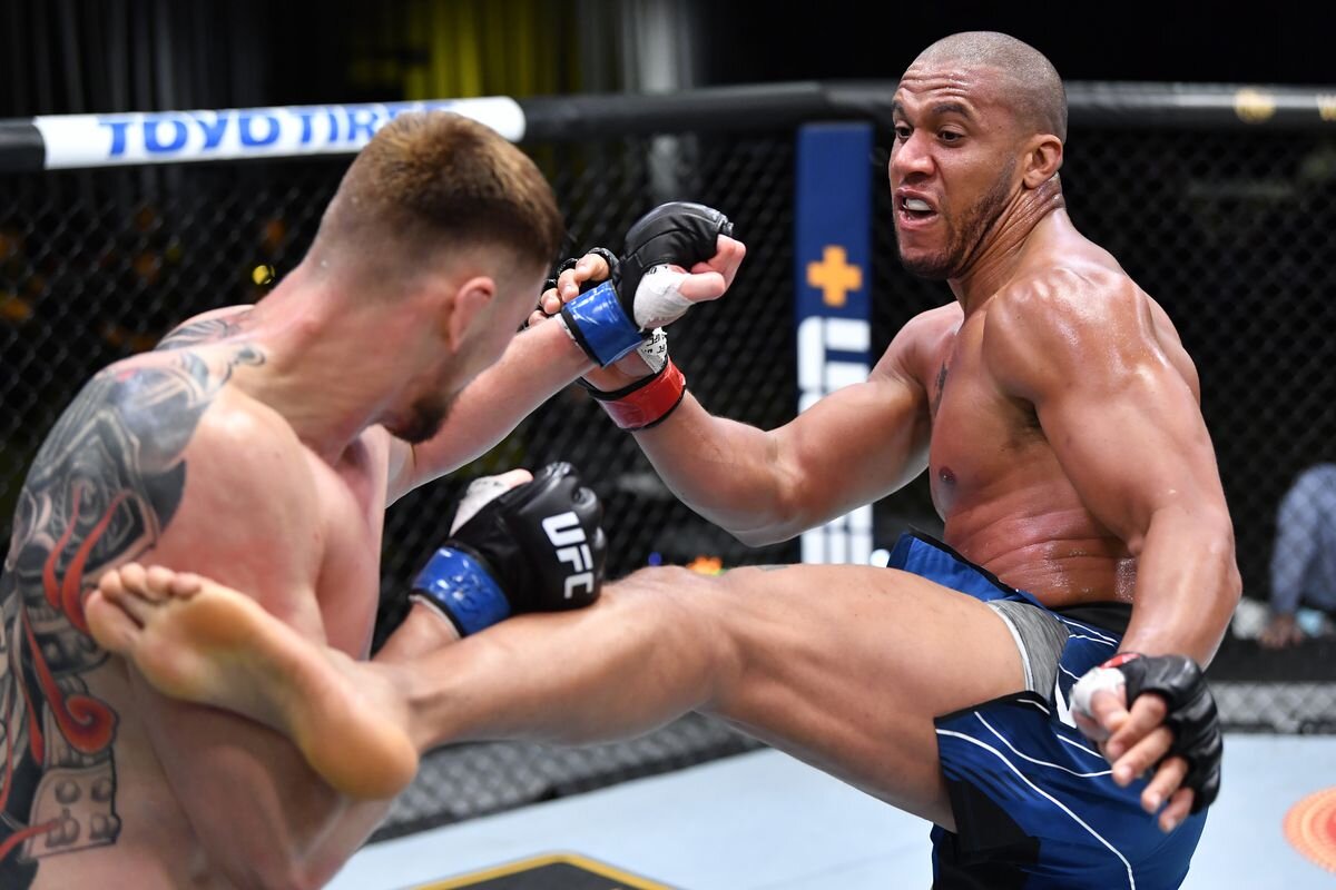 Сириль Ган перебил базового каратиста Волкова именно в стойке. Источник: mmafighting.com