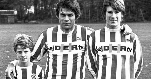 Финн Лаудруп (в центре) с сыновьями.