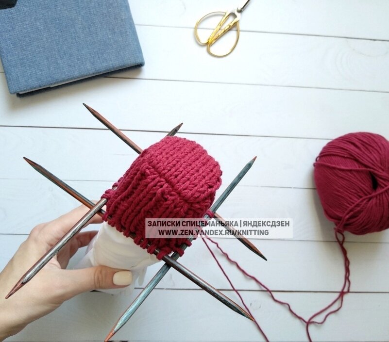 Мой вариант спицами, не успела доделать для статьи.  Листайте!