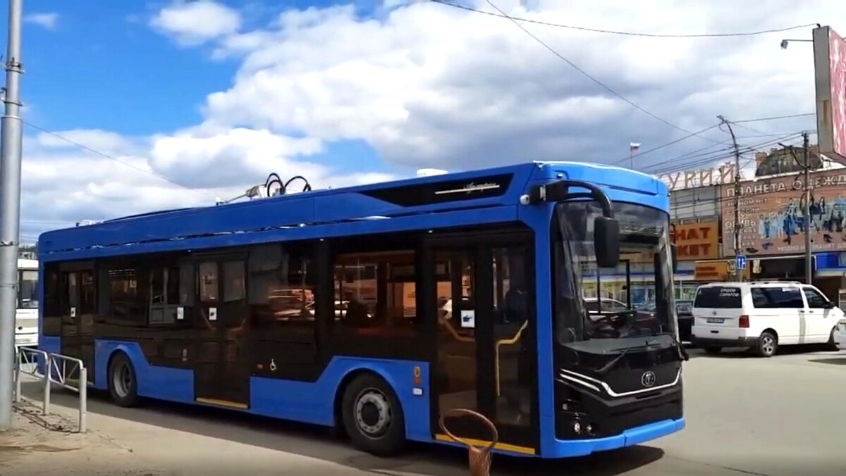 "Адмирал" на ул. Танкистов, возвращается из автономной поездки в п. Юбилейный.
