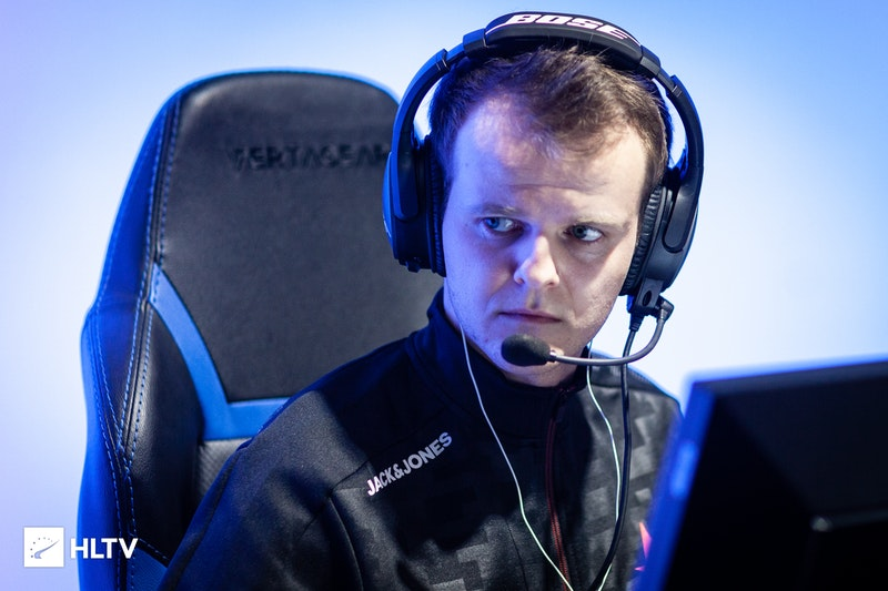 40 убийств Xyp9x на Dust2 было недостаточно, чтобы закрыть серию надвое