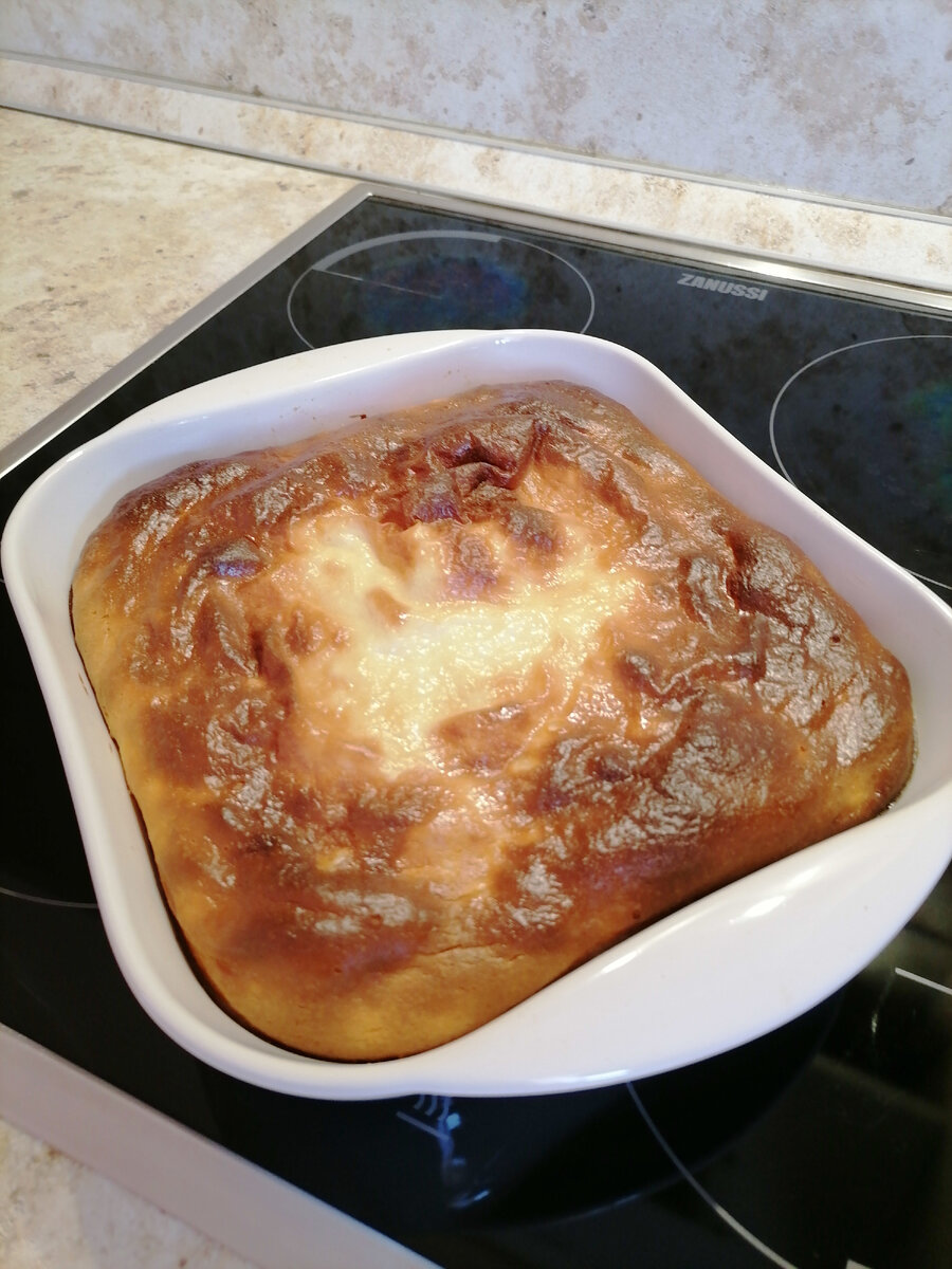 Творожная запеканка — простое домашнее и вкусное блюдо, знакомое нам с детства. Приготовление  не требует особых навыков...полусится у новичка 💞