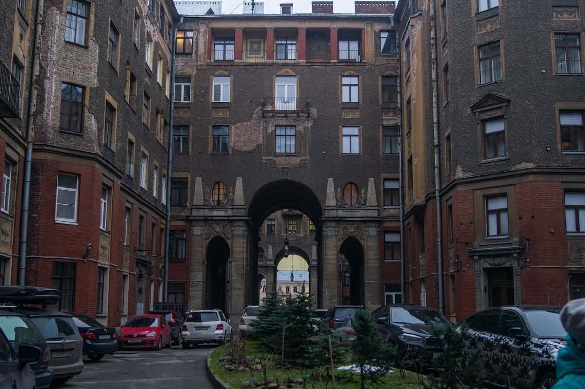 Толстовский дом в Санкт-Петербурге Шерлок Холмс