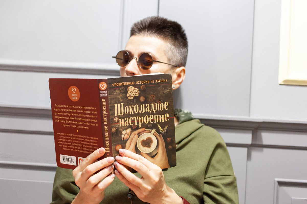 В роли рассказчика - Наталя. Фотограф: Ангела Толстова (Пушба).   Локация съемки предоставлена: zen.yandex.ru/laredoute