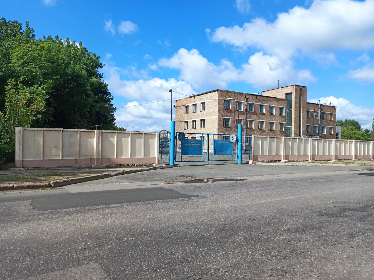 База автобусов КП "ДонЭлектроАвтотранс" на улице Югославская.